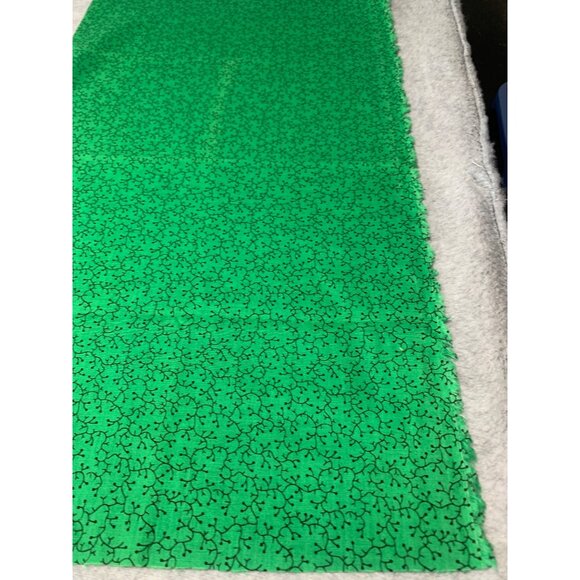 Green Fabric Fat Quarter 18x22 Inches Black Vine Pattern Cotton Material Quiltin - Picture 4 of 6